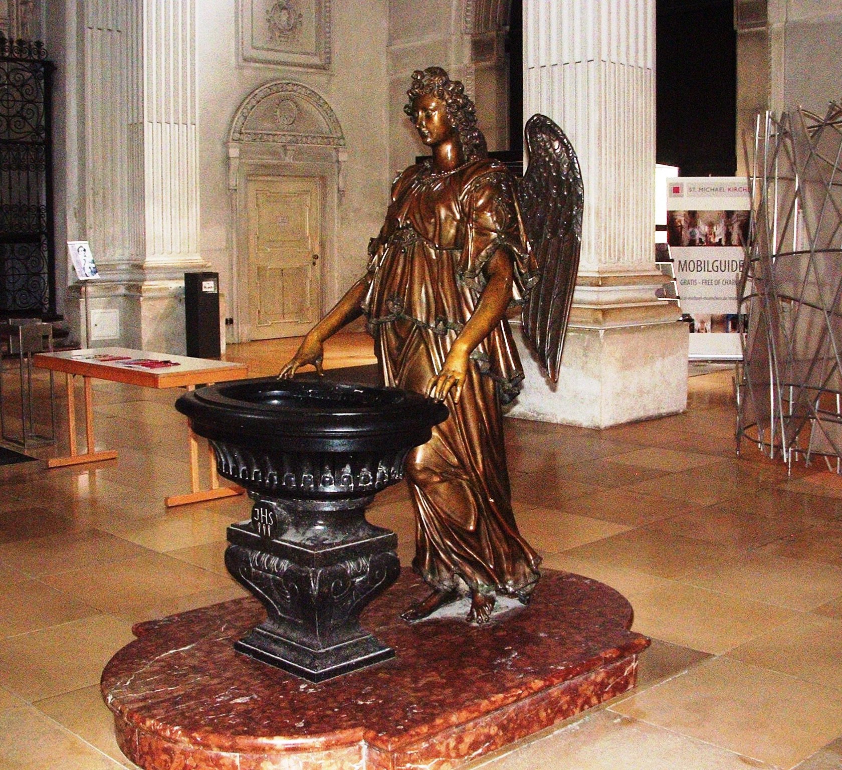 Figura św. Michała Archanioła z kościoła w Monachium, fot. Bożena Rojek